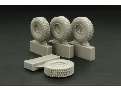 HMMWVE (Hummer) aggressive pattern wheels 