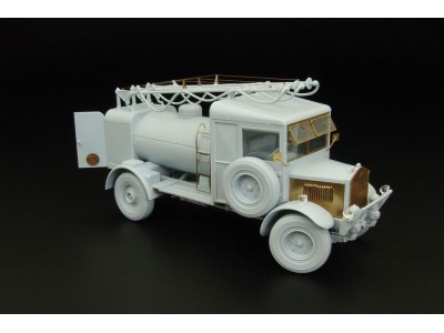 Albion 3-point fueller (AIRFIX) 