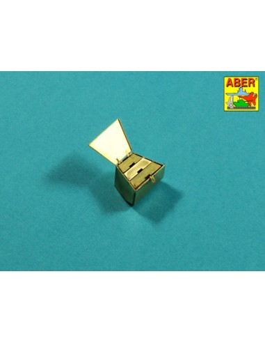 Right stowage bins for SdKfz 250, 252, 253 