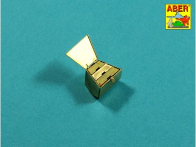 Right stowage bins for SdKfz 250, 252, 253 
