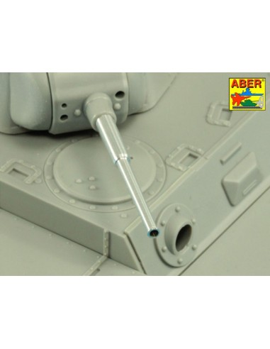 Main Armament for Soviet Heavy Tank SMK  1x76,2mm L-11,  1x45mm M1932, 
