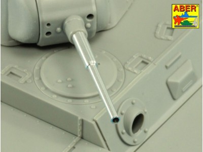 Main Armament for Soviet Heavy Tank SMK  1x76,2mm L-11,  1x45mm M1932, 
