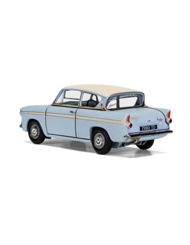 Harry Potter -  Enchanted Ford Anglia w/Harry and Ron figures 