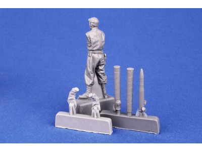 M36 Tank Destroyer Loader 