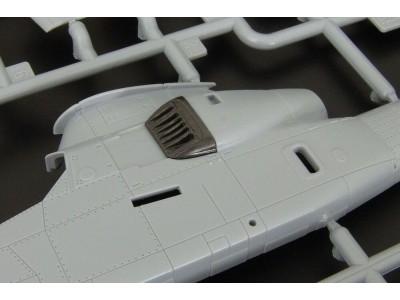 AH-1G Cobra air intake correction set (Special hobby) 