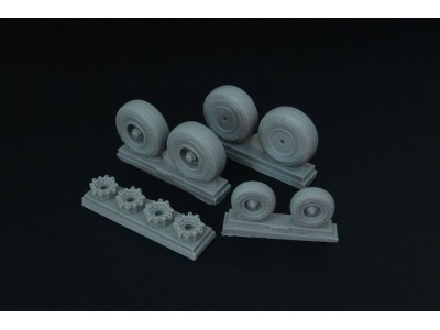 C-130 wheel set (with disc brakes) (Italeri) 