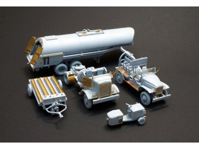 USAF bomber re-supply  set (Airfix) 