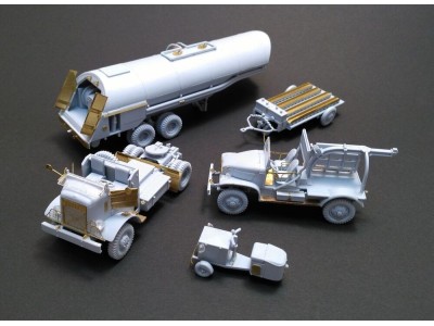 USAF bomber re-supply  set (Airfix) 