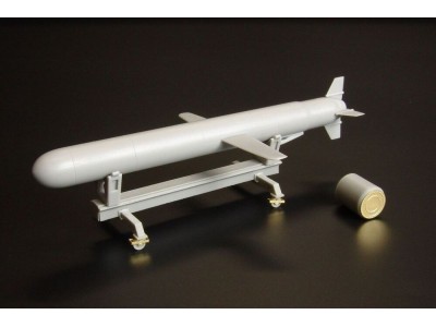 AGM-109 TOMAHAWK 