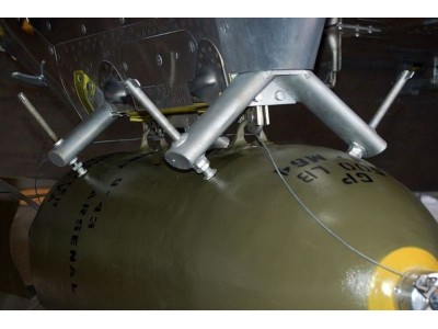 US-Bomb racks 