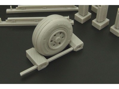 US Navy wheel chocks (modern) 