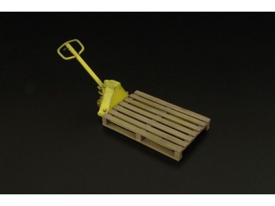Pallet truck w- palette 