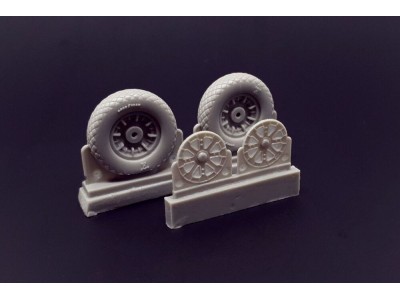 F4U Corsair Diamond Thread Wheels set 