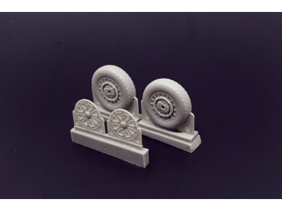 F4U Corsair Block Thread Wheels set 