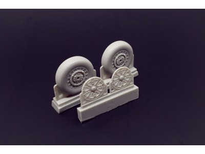 F4U Corsair Ribbed Thread Wheels set 