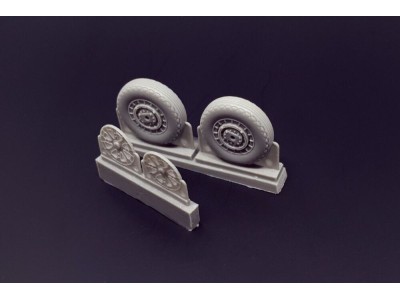 F4U Corsair Ribbed-Diamond Thread Wheels set 