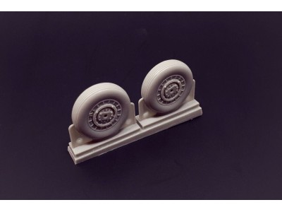 F4U Corsair Late Ribbed Thread (late '50s) Wheels set 