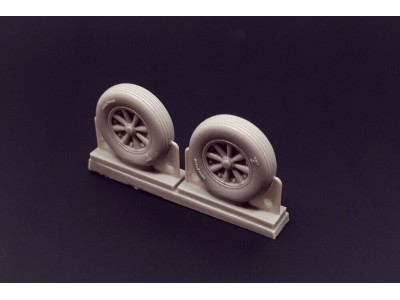F4U Corsair Late Ribbed Thread (late '50s) Wheels set 