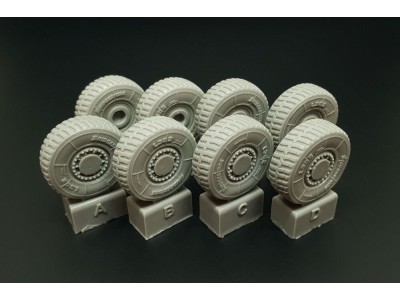 JGSDF Type 16 Wheels (Tamiya kit) 