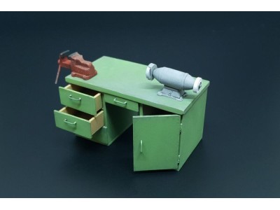 Workbench with table grinder and vise 