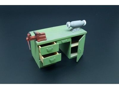 Workbench with table grinder and vise 