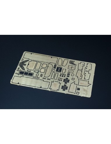 ATZ-4-131 Fuel Bowser (ICM-Omega-K kit) 