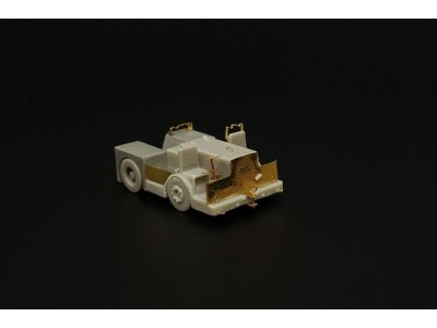 UK Flight Deck Tractor Tugmaster 