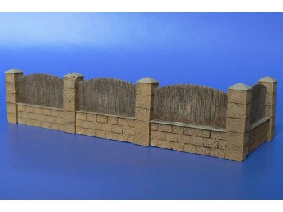 Fence with underpinning 