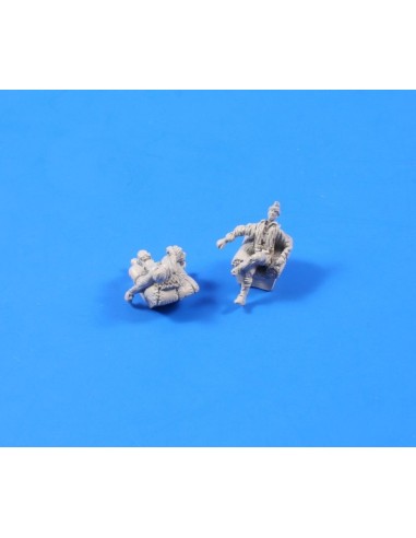 WWII German pilots at rest (2 fig) 