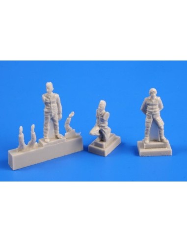Czechoslovak pilot (1 fig)and mechanic 2 