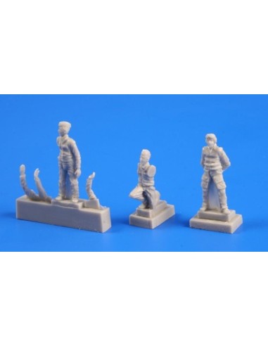 Czechoslovak pilot (1 fig)and mechanic 2 
