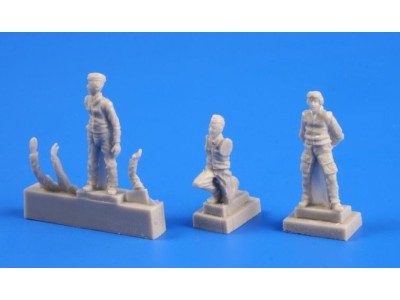 Czechoslovak pilot (1 fig)and mechanic 2 