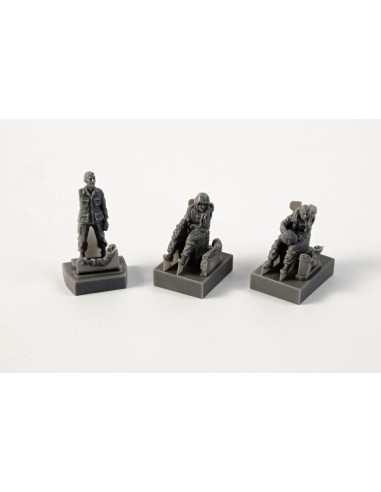 AH-1 Sitting pilots (2 figures)a. ground crew(1 figure) f.SpecialHobby 