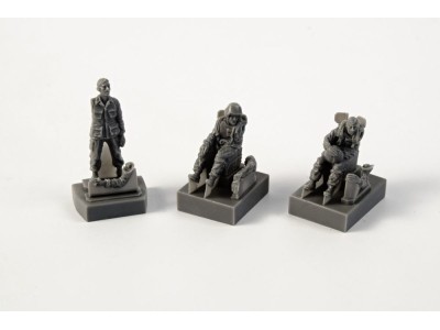 AH-1 Sitting pilots (2 figures)a. ground crew(1 figure) f.SpecialHobby 