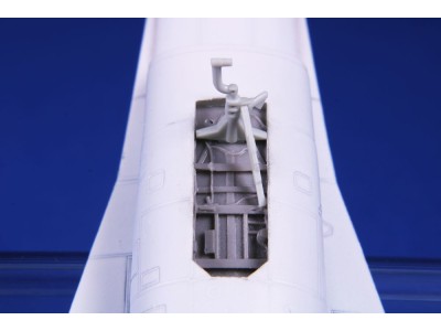 F-16MLU Wheel Bays 