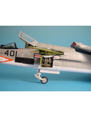 F-8 Crusader Waffenschächte 