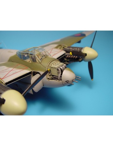 Mosquito FB Mk.VI Waffenschacht mit Bewaffnung 
