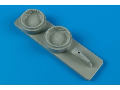 Curtiss P-40B/C wheel bay for Airfix 