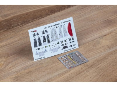 F-16D Block 30 SPACE 1/48 KINETIC 
