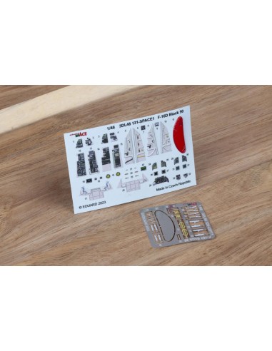 F-16D Block 50 SPACE 1/48 KINETIC 