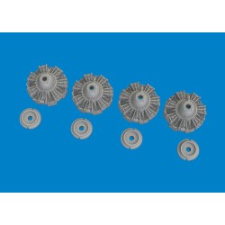 B-24J engines PRINT  HOBBY BOSS  2