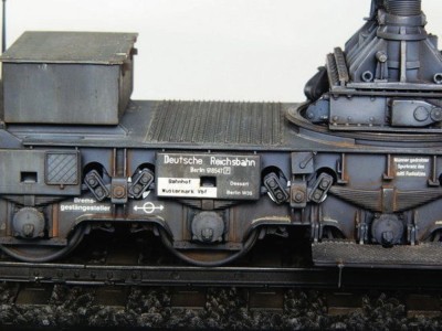 Mörser Karl Gerät 040/041 auf Eisenbahn-Transport-Trailer 