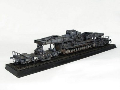 Mörser Karl Gerät 040/041 auf Eisenbahn-Transport-Trailer 