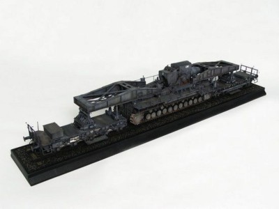 Mörser Karl Gerät 040/041 auf Eisenbahn-Transport-Trailer 