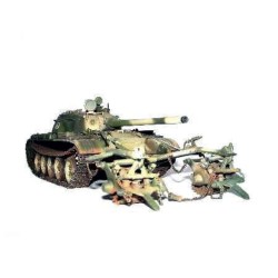 Finnischer Panzer T-55 mit Minenräumer 