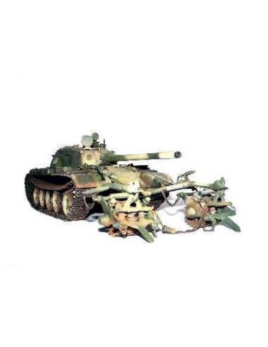 Finnischer Panzer T-55 mit Minenräumer 