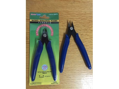 Model Diagonal Pliers 
