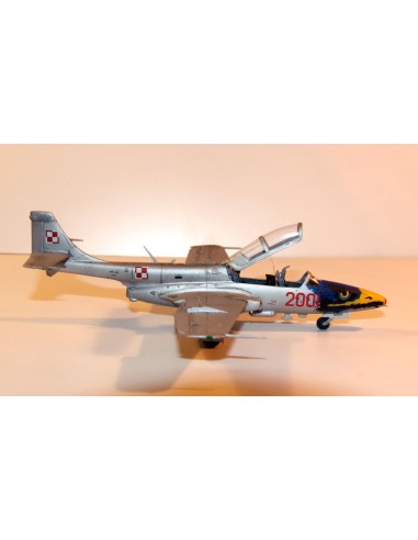 TS-11 White Eagle Iskra 