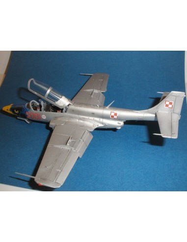 TS-11 White Eagle Iskra 