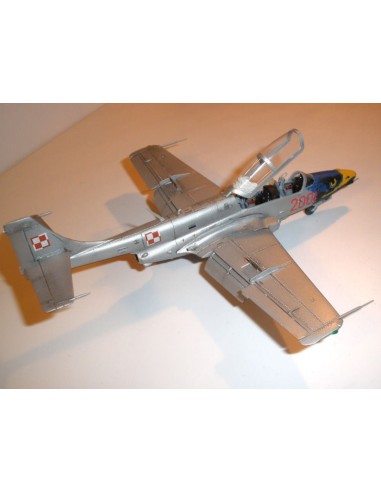TS-11 White Eagle Iskra 